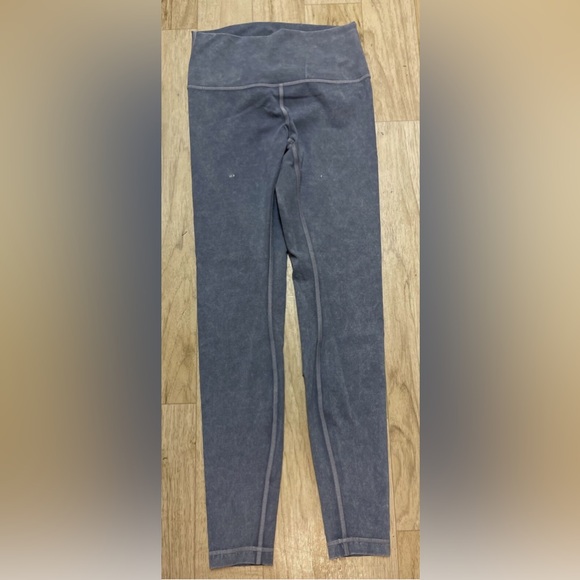 Lululemon Wunder Under High-Rise Tight *Snow Washed 28"
Washed Luna EUC - Picture 6 of 9